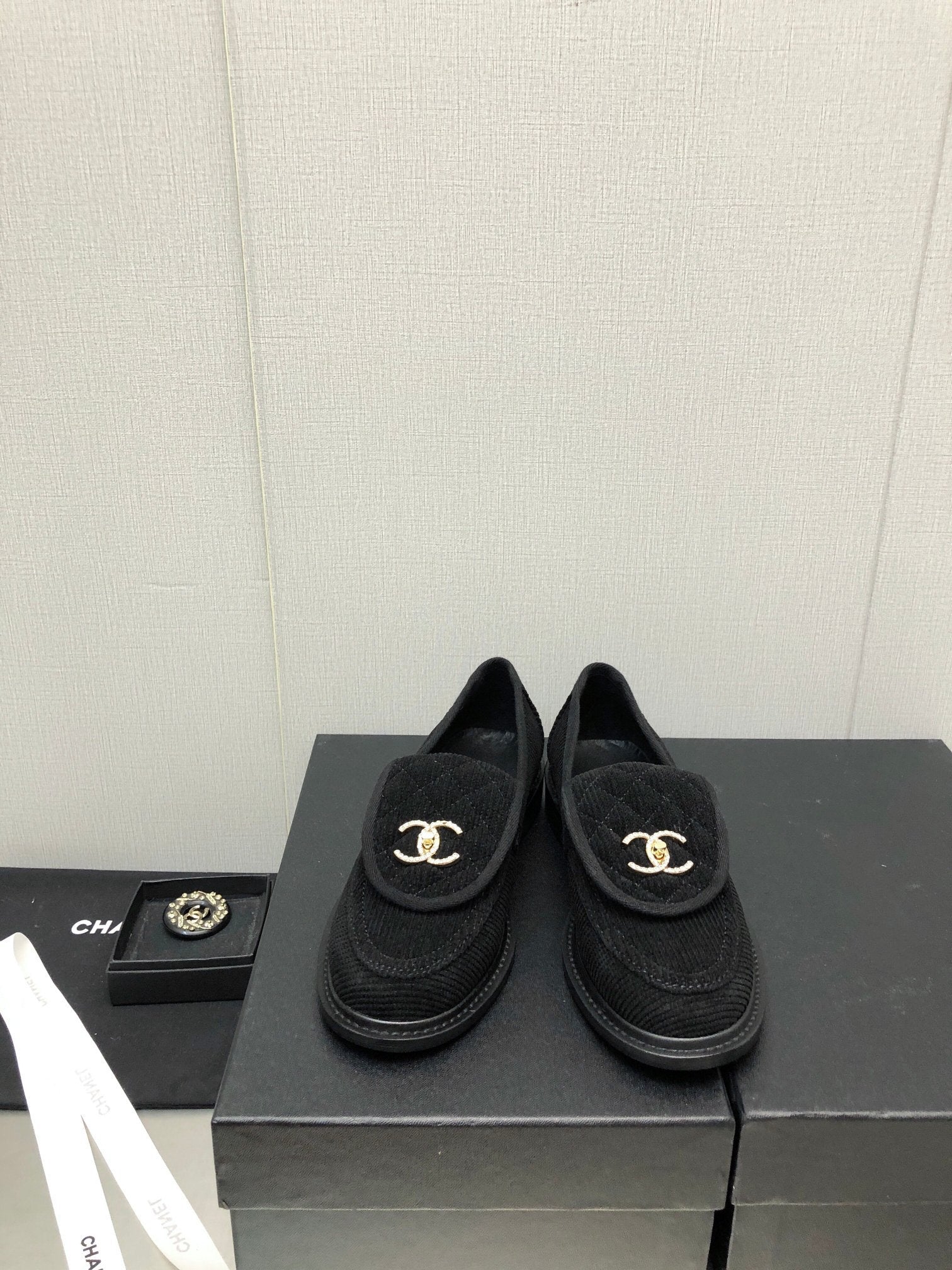 CHANEL moasins black denim 40mm