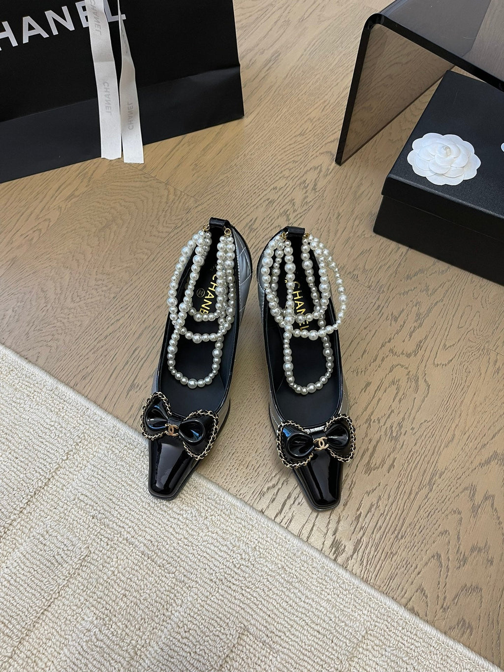CHANEL HIGH HEEL 8 CM IN SILVER MIX BLACK CALFSKIN WITH PEARL CHAIN